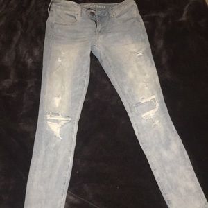 AMERICAN EAGLE RIPPED JEANS